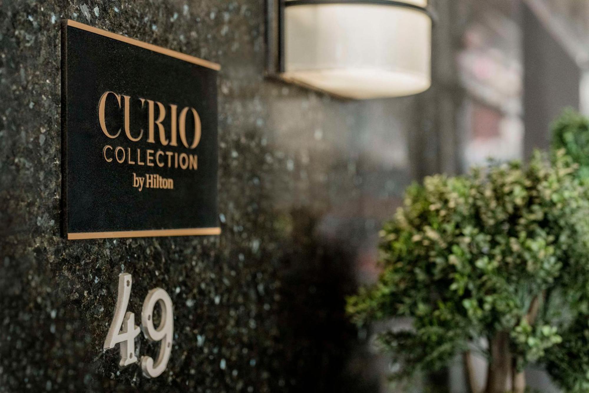 Отель Martinique New York On Broadway, Curio Collection By Hilton Экстерьер фото